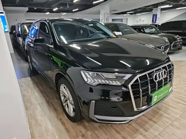 Audi Q7 — Фото автомобиля 3