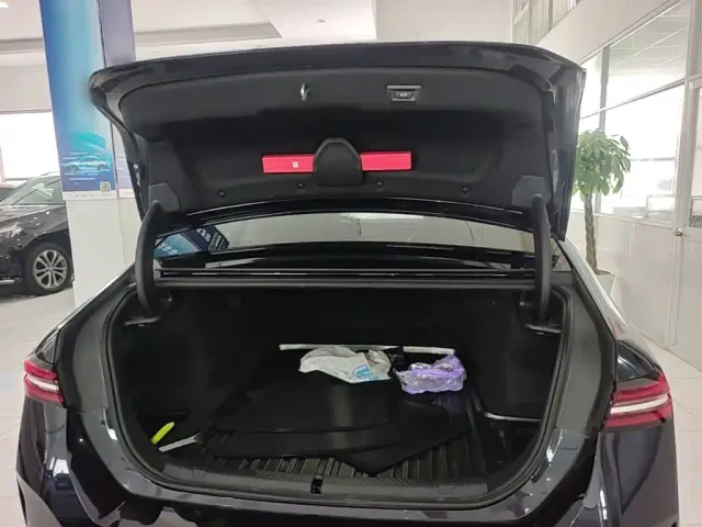 BMW i5 — Фото автомобиля 14