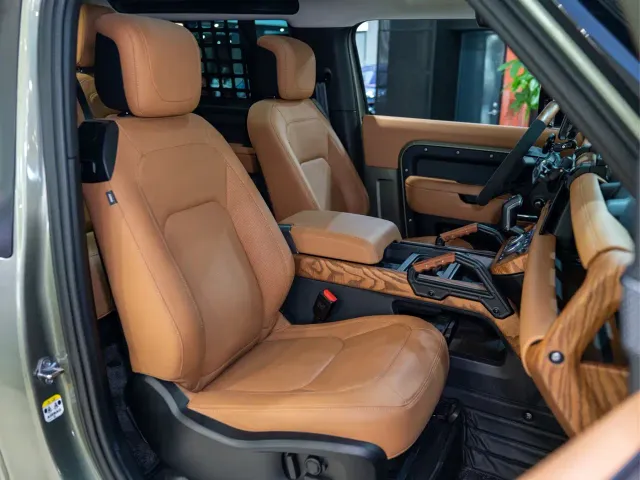 Land Rover Defender — Фото автомобиля 25