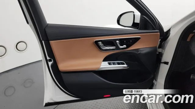 Mercedes-Benz E-Class — Фото автомобиля 22