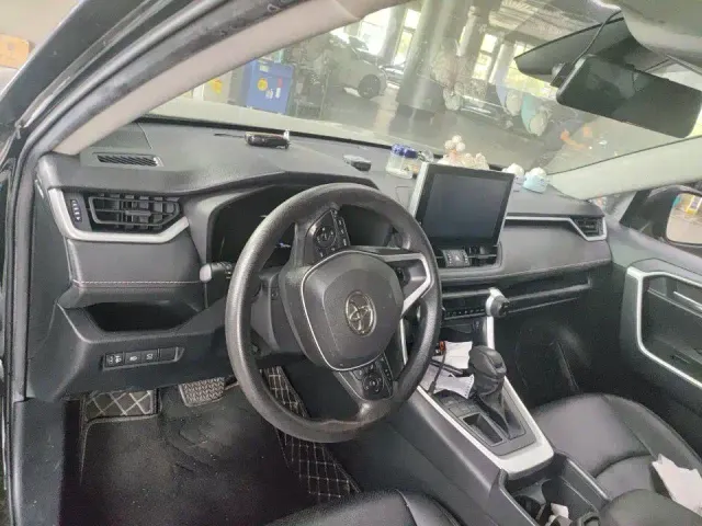 Toyota RAV4 — Фото автомобиля 3
