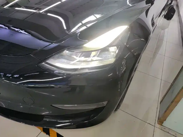 Tesla Model 3 — Фото автомобиля 23