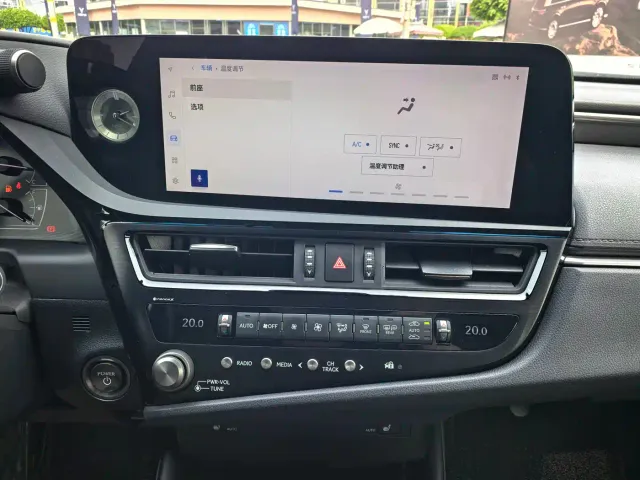 Lexus ES — Фото автомобиля 21