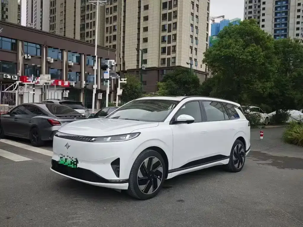 Фотография автомобиля — Dongfeng Yipai eπ008