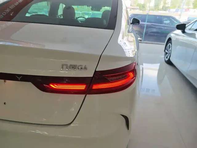 Geely Geometry G6 — Фото автомобиля 7