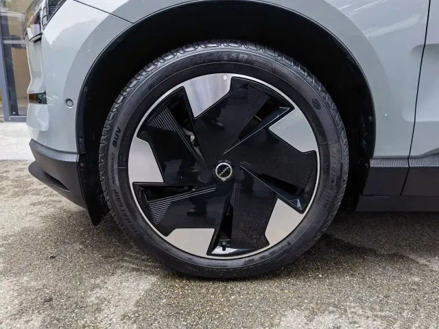 Volvo EX30 — Фото автомобиля 7