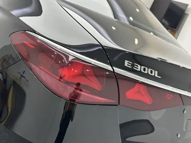 Mercedes-Benz E-Class — Фото автомобиля 22