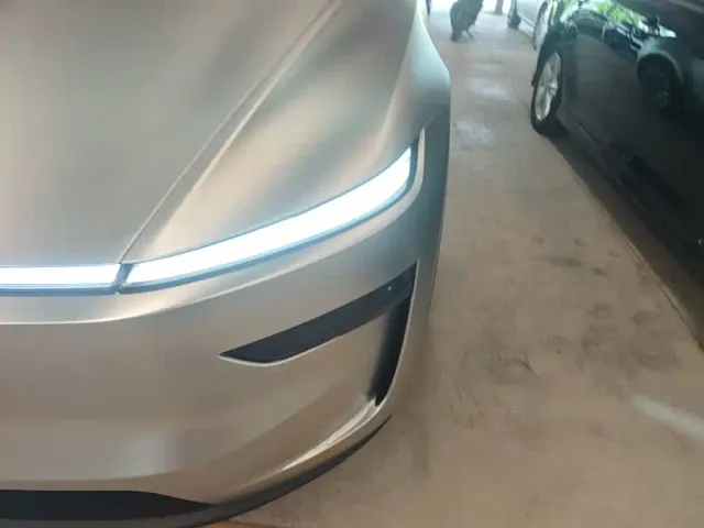 Tesla Model Y — Фото автомобиля 23