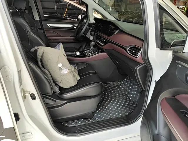 GAC Trumpchi M6 — Фото автомобиля 24