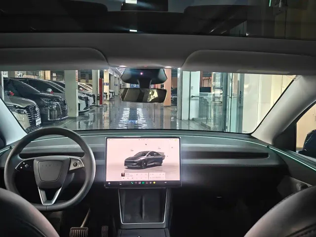 Tesla Model Y — Фото автомобиля 5