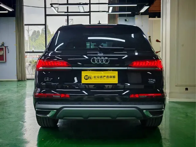 Audi Q7 — Фото автомобиля 8