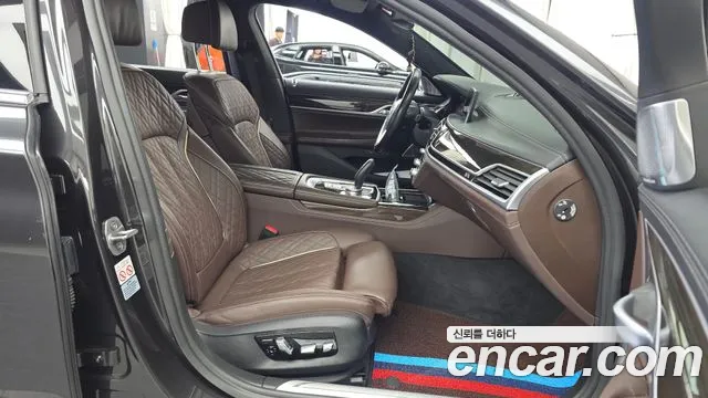 BMW 7 Series — Фото автомобиля 11
