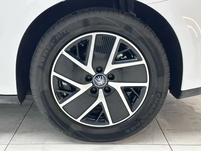 BYD Qin L — Фото автомобиля 12