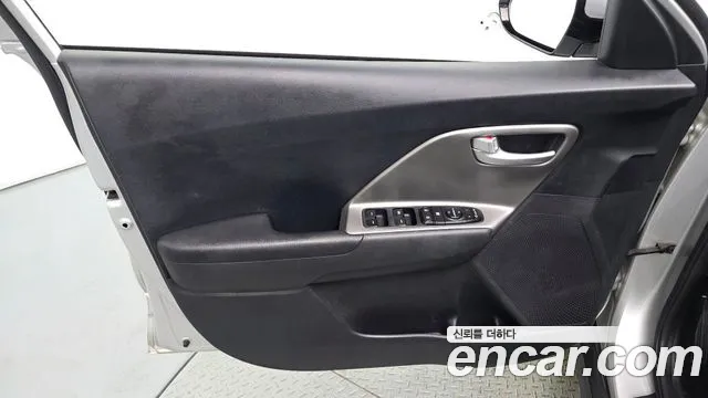Kia Niro — Фото автомобиля 13