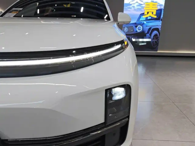 Li Auto L7 — Фото автомобиля 23
