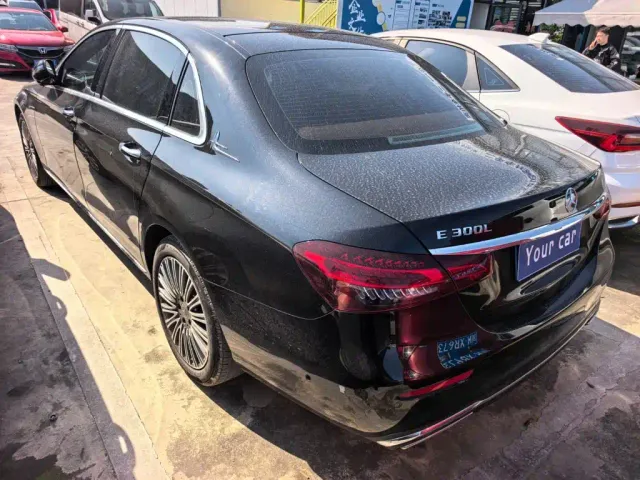 Mercedes-Benz E-Class — Фото автомобиля 4