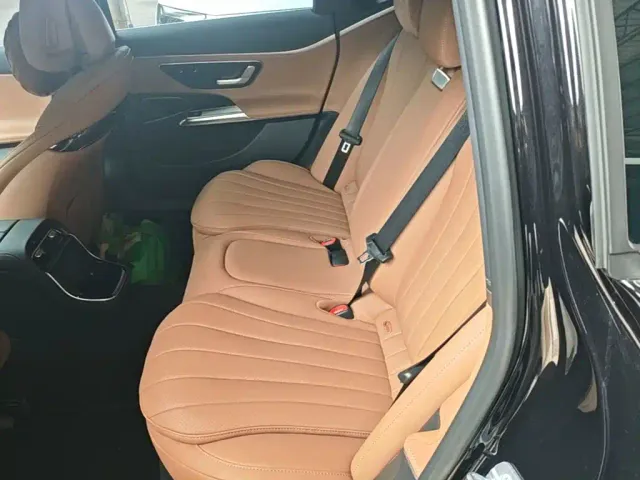 Mercedes-Benz E-Class — Фото автомобиля 16