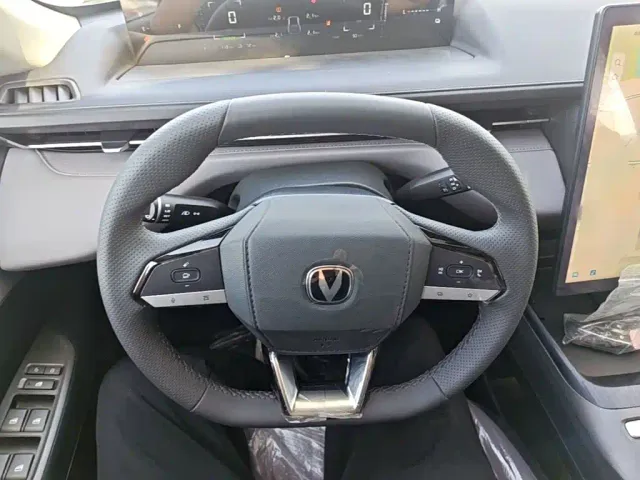 Changan Eado PHEV — Фото автомобиля 10