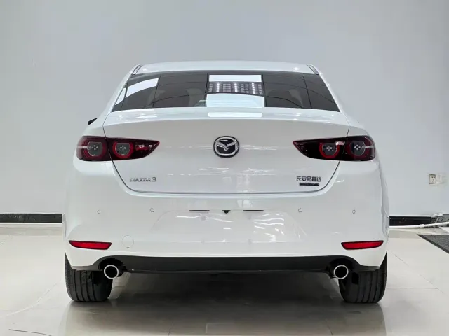 Mazda Axela — Фото автомобиля 5