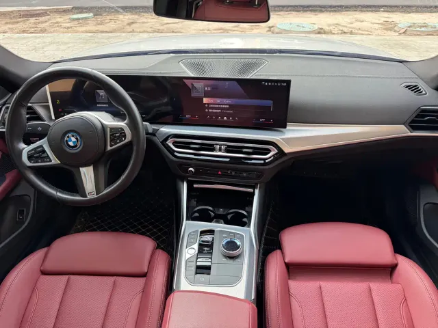 BMW i4 — Фото автомобиля 9