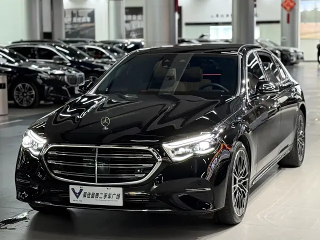 Фотография автомобиля — Mercedes-Benz E-Class