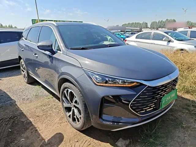 BYD Tang — Фото автомобиля 3