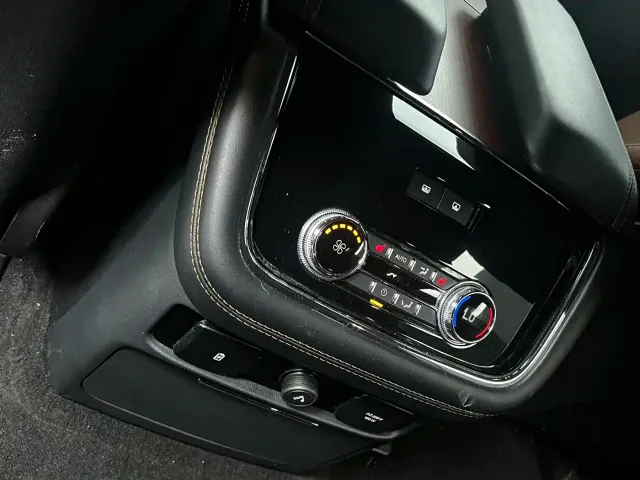 Lincoln Navigator — Фото автомобиля 14