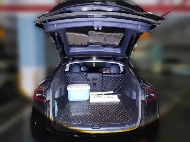 Tesla Model Y — Фото автомобиля 9