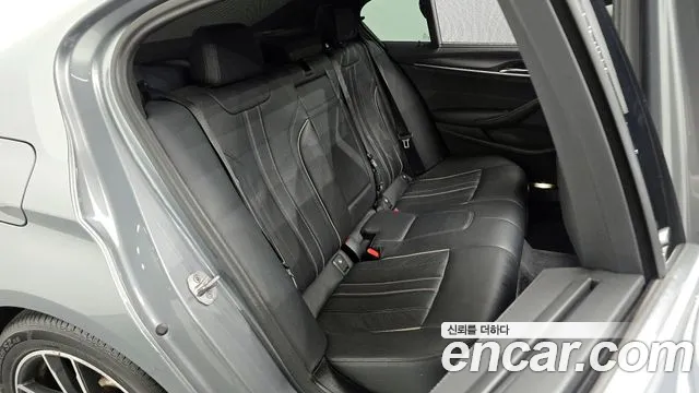 BMW 5-Series — Фото автомобиля 12
