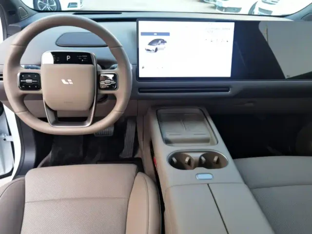 Li Auto i6 — Фото автомобиля 9