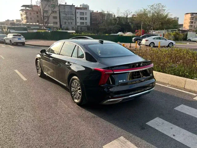 Hongqi H5 — Фото автомобиля 4