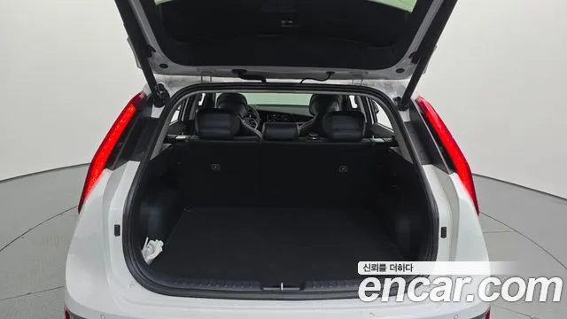 Kia Niro — Фото автомобиля 26