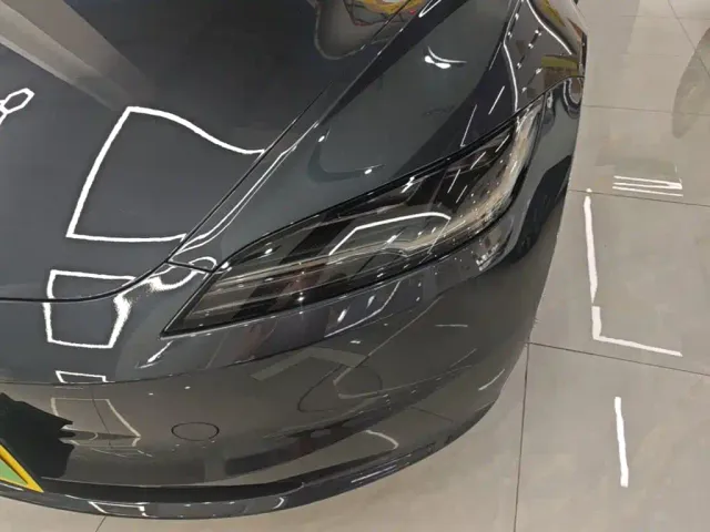 Tesla Model 3 — Фото автомобиля 23