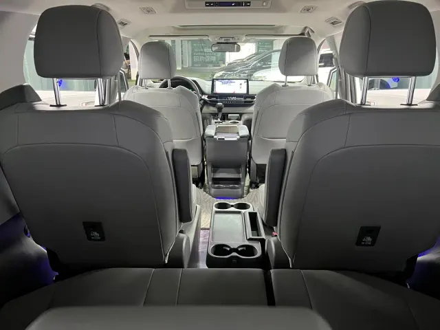 Toyota Granvia — Фото автомобиля 17