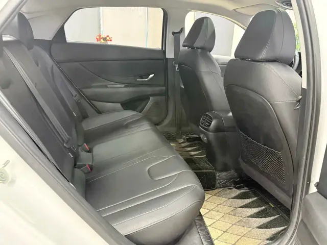 Hyundai Elantra — Фото автомобиля 11