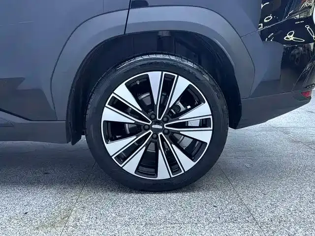 Geely Boyue L — Фото автомобиля 11
