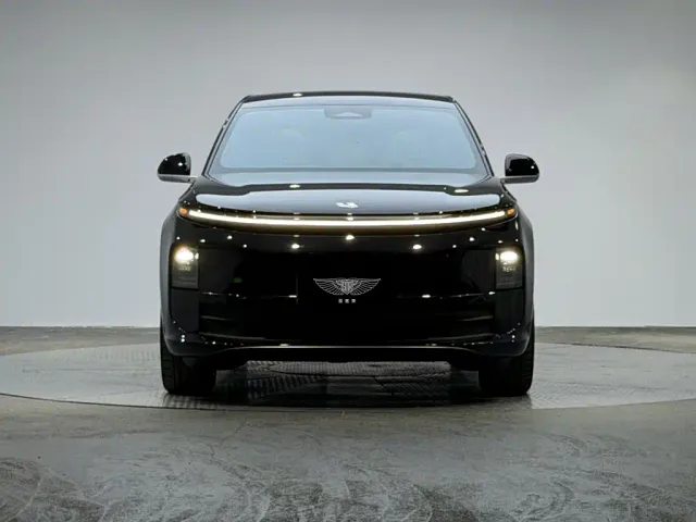 Li Auto L6 — Фото автомобиля 2