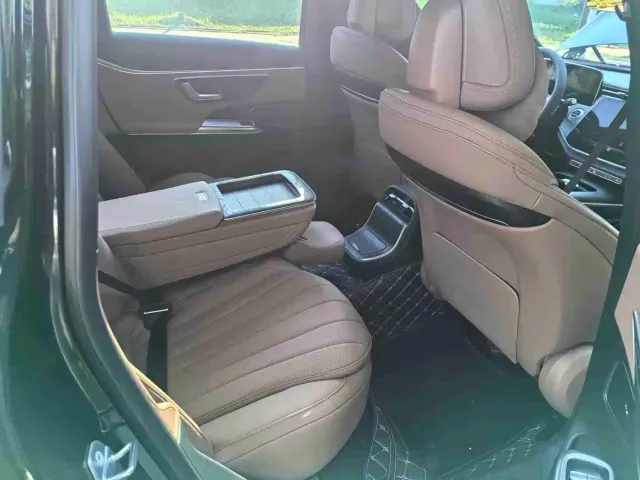 Mercedes-Benz E-Class — Фото автомобиля 3