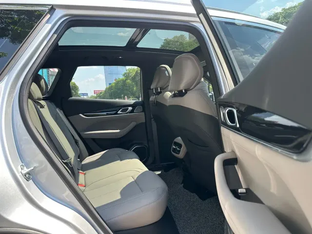 Geely Boyue L — Фото автомобиля 9