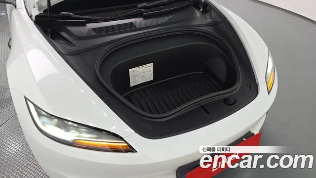 Tesla Model 3 — Фото автомобиля 5
