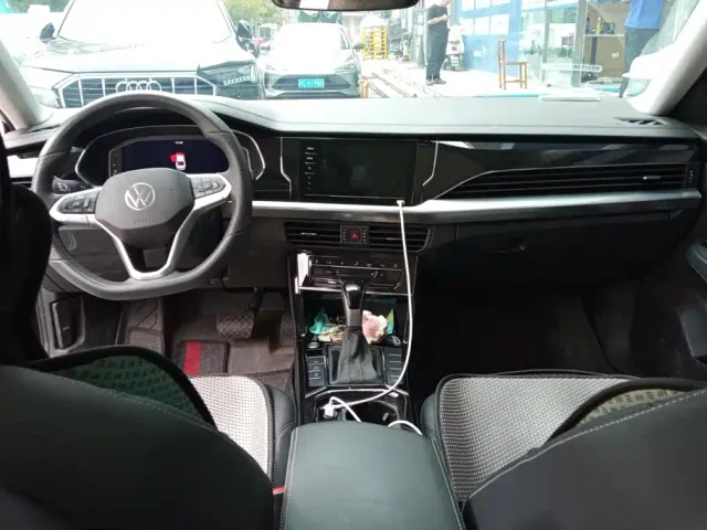 Volkswagen Passat — Фото автомобиля 12