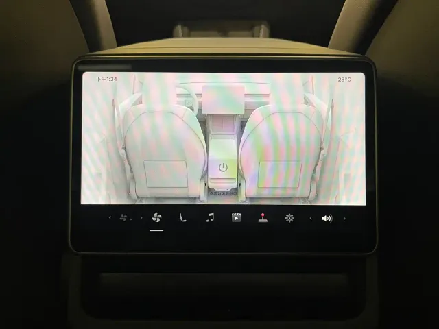 Tesla Model Y — Фото автомобиля 15