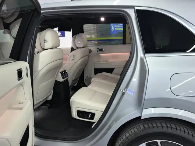 Li Auto L7 — Фото автомобиля 11