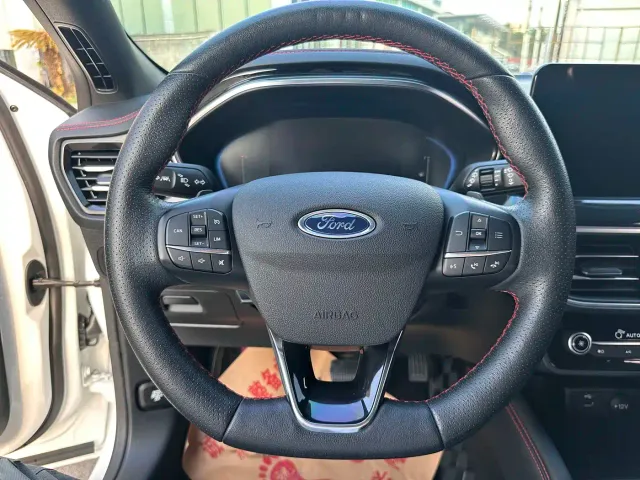 Ford Focus — Фото автомобиля 16