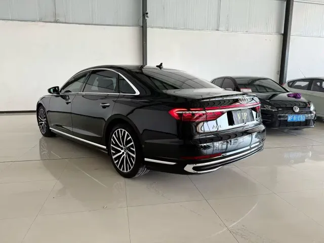 Audi A8 — Фото автомобиля 4