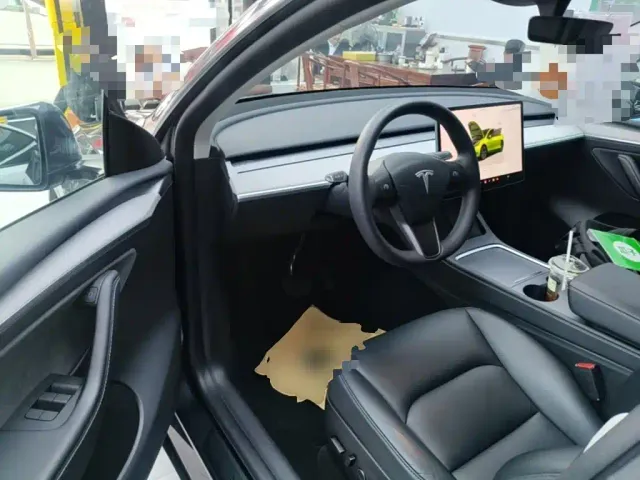 Tesla Model Y — Фото автомобиля 15