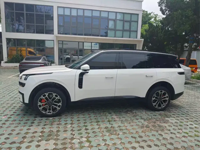 Lynk & Co 900 — Фото автомобиля 2