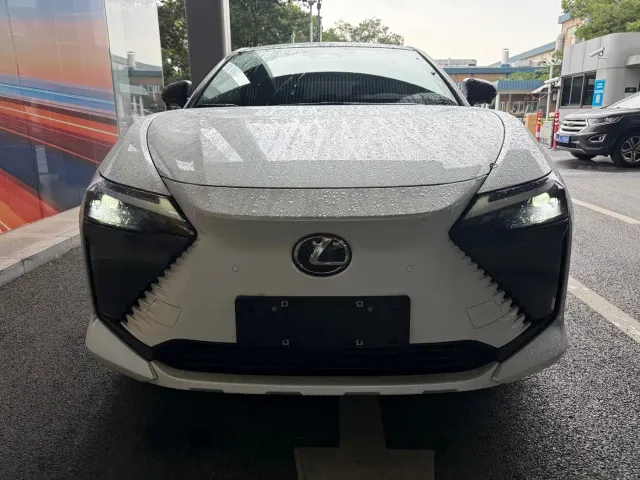 Lexus RZ — Фото автомобиля 2