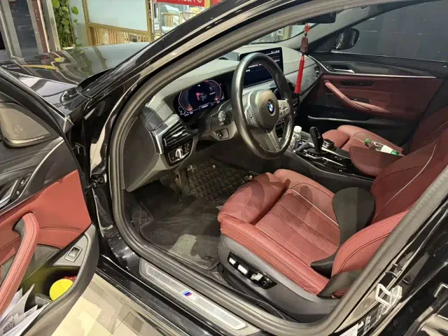 BMW 5 Series — Фото автомобиля 4