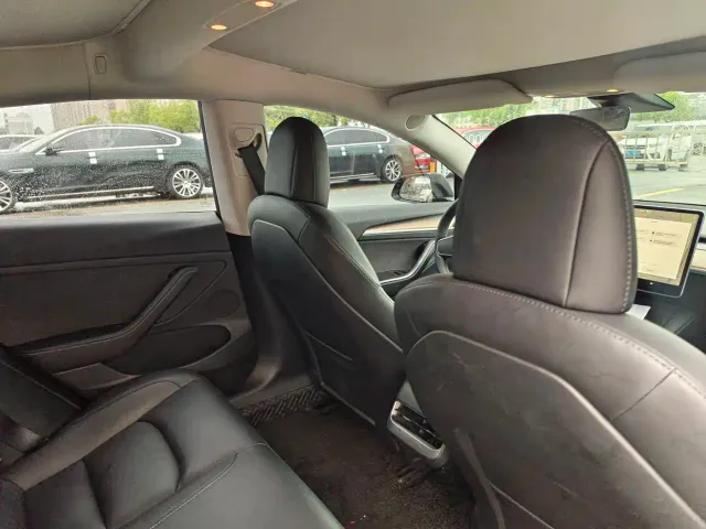 Tesla Model 3 — Фото автомобиля 14